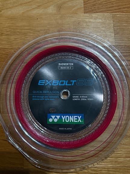 Yonex Exbolt 65 badmintonsträng röd 200 m
