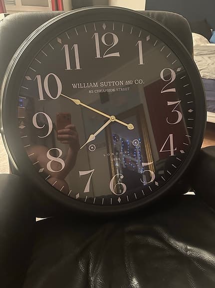 William Sutton & Co väggklocka svart