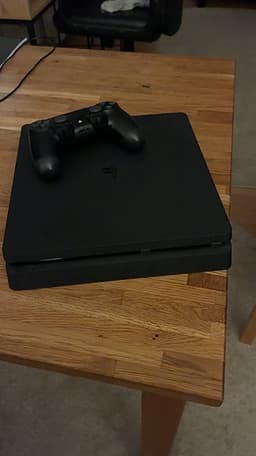 Sony Playstation 4 spelkonsol svart med handkontroll