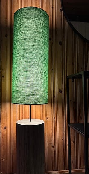 Ferm Living golvlampa – massiv träfot – mycket fint skick