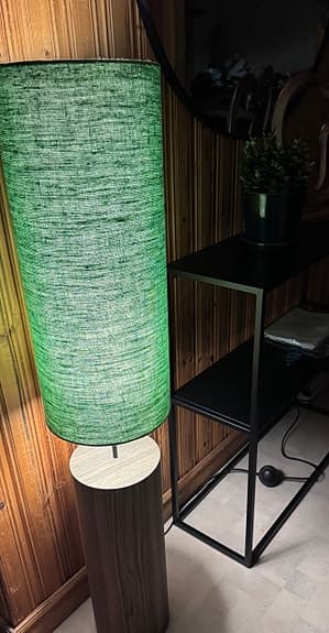 Ferm Living golvlampa – massiv träfot – mycket fint skick