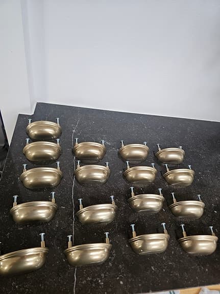 Säljer 17st kökshandtag/beslag