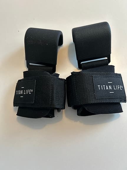 Titan Life lyftkrokar träningsredskap svart