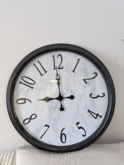 Stor väggklocka