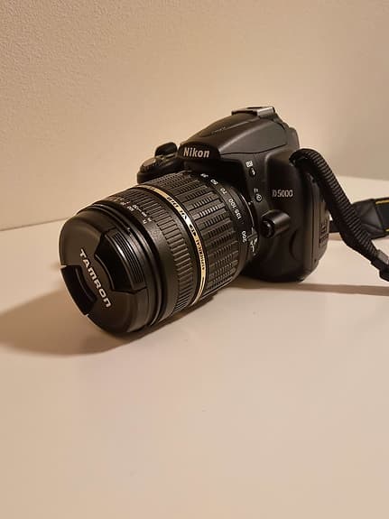 Nikon D5000 med ett Tamron 18-200mm objektiv.