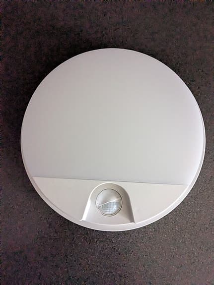 Utomhusbelysning med rörelsesensor vit