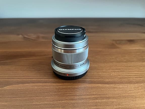 Olympus M.Zuiko Digital 45mm f/1,8 (silver)