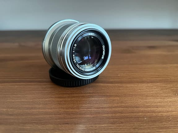 Olympus M.Zuiko Digital 45mm f/1,8 (silver)