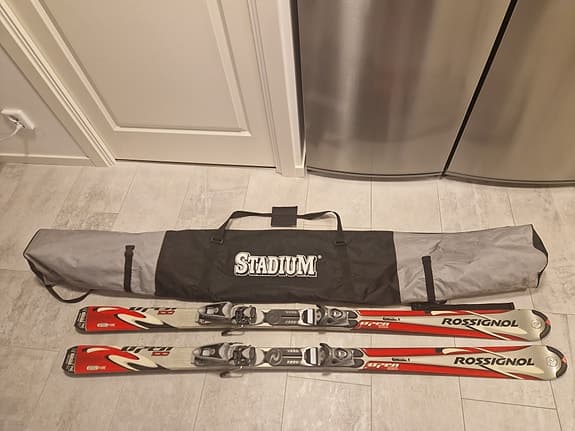Rossignol skidor med bindningar röd/vit
