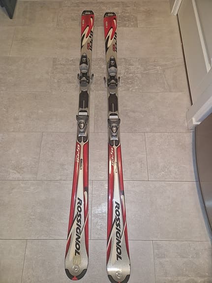 Rossignol skidor med bindningar röd/vit