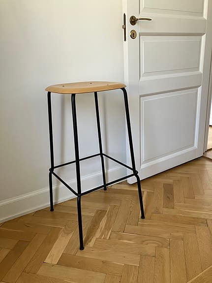 SOFT EDGE barpall, svart.