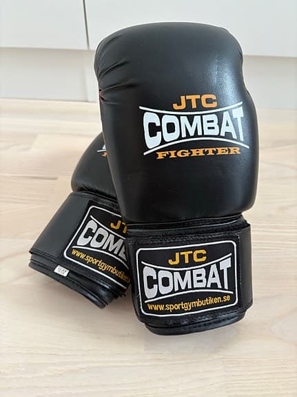 JTC Combat Fighter boxhandskar 10 oz svart röd