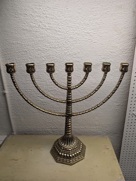 Menora Sjuarmad ljusstake i malm - Klassisk modell | 31 cm hög