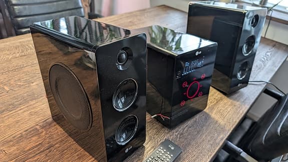 LG mini hemmabio med DVD/CD och radio.