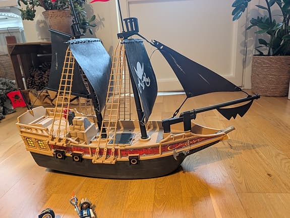 Playmobil piratskepp med ö och tillbehör