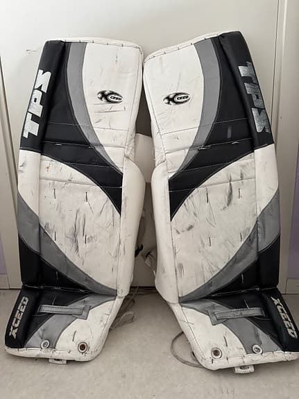 TPS Xceed målvaktsbenskydd vit svart