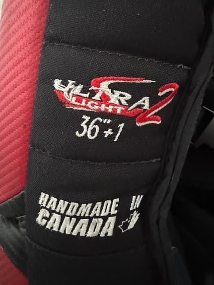 Simmons Ultra Light 2 målvaktsbenskydd 36+1 röd svart vit