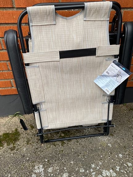 Relaxstol med justerbart ryggstöd- Sitt bekvämt eller ligg i solen o slappna av
