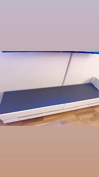 IKEA tv-bänk vit med grå toppskiva