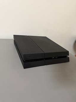 Sony Playstation 4 svart