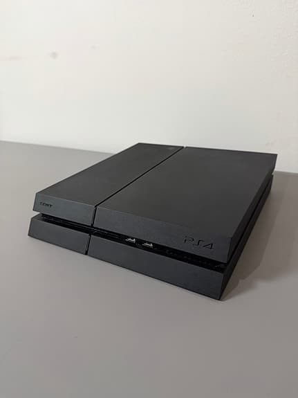 Sony Playstation 4 svart