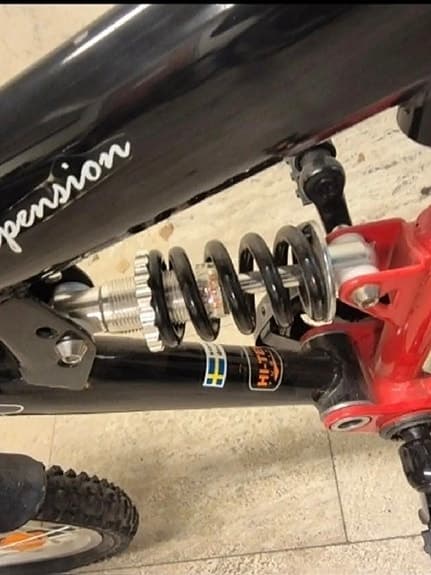 Svart och röd barncykel Tiger