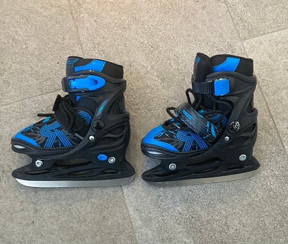 Roces barnskridskor justerbar storlek 26–29 svart blå