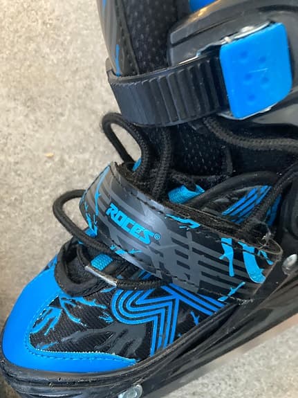 Roces barnskridskor justerbar storlek 26–29 svart blå