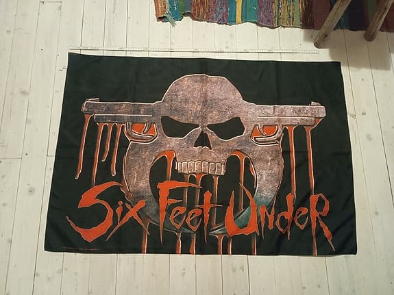 six feet under flagga