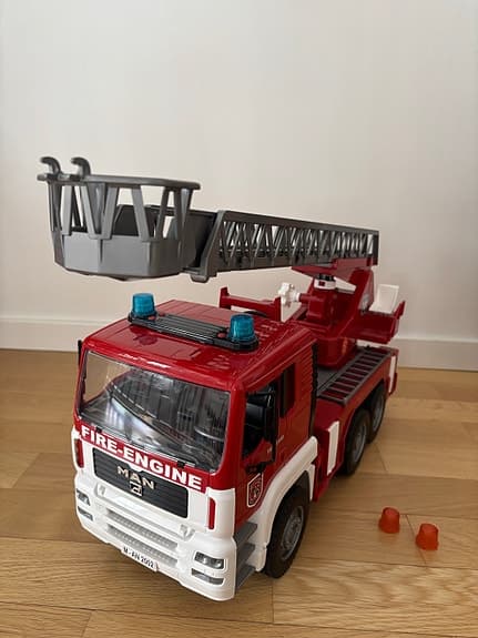 Bruder brandbil leksaksfordon röd