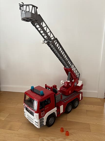 Bruder brandbil leksaksfordon röd