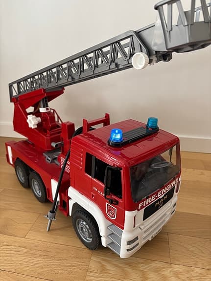 Bruder brandbil leksaksfordon röd