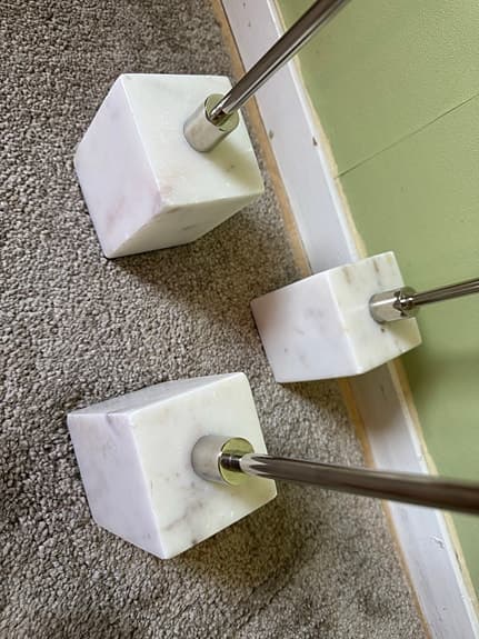 Mio ljusstakar metall med marmorfot