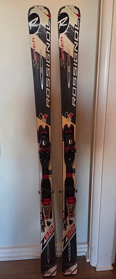 Rossignol slalomskidor med bindningar