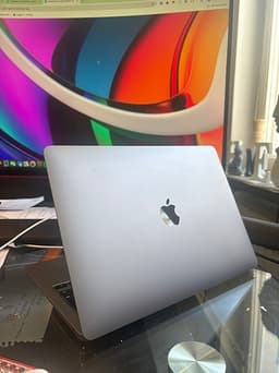 MacBook Air 13" (2020) – Perfekt som stationär dator eller för reservdelar