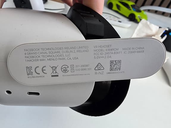 Oculus Quest 2 VR inkl. headstrap och ström + ljud adapter