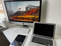 Apple MacBook Air 13-tum,  iMac och iPad.