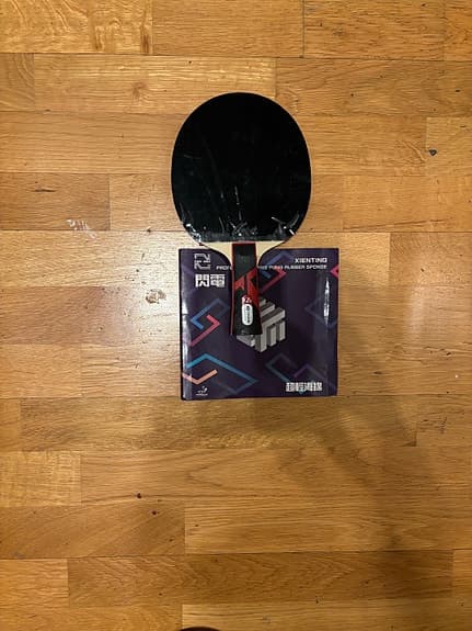 Helt ny pingisracket med snabb kolfiberstomme och greppiga gummin!