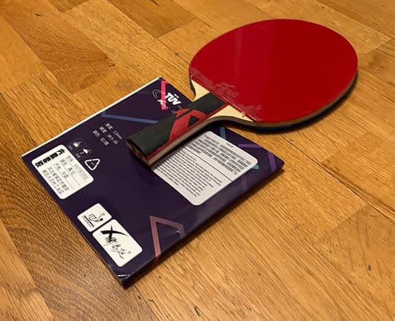 Helt ny pingisracket med snabb kolfiberstomme och greppiga gummin!