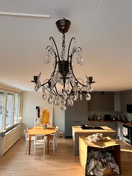 Kristallkrona taklampa svart metall med prismor