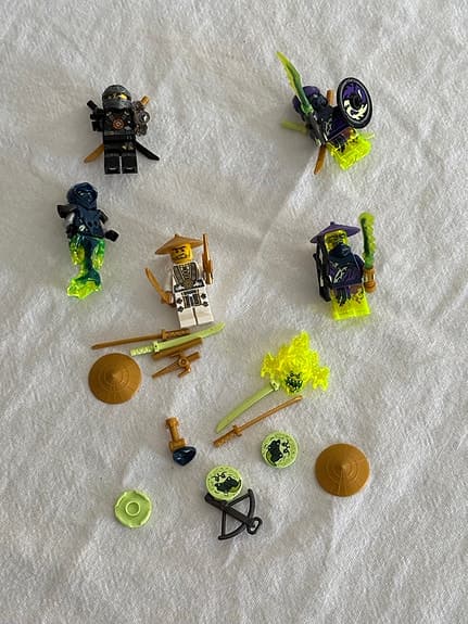 LEGO Ninjago minifigurer med tillbehör