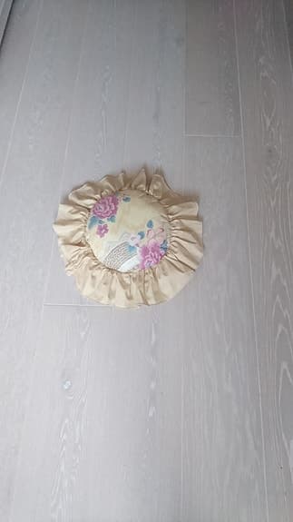 Oanvänd ateljésydd prydnadskudde