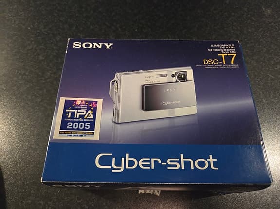 Sony Cyber‑shot DSC‑T7 – Fint skick + originalkartong + väska + extra batteri