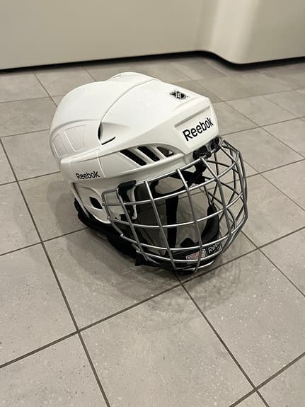 Reebok ishockeyhjälm med galler vit storlek S