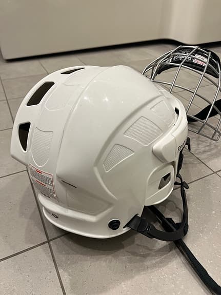 Reebok ishockeyhjälm med galler vit storlek S