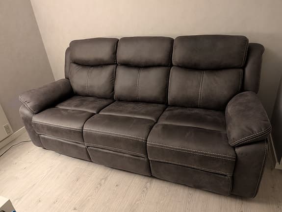 Grå reclinersoffa 3-sits med fällbara fotstöd