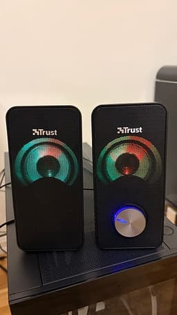 Trust högtalare med RGB-belysning (2.0 PC-högtalare)