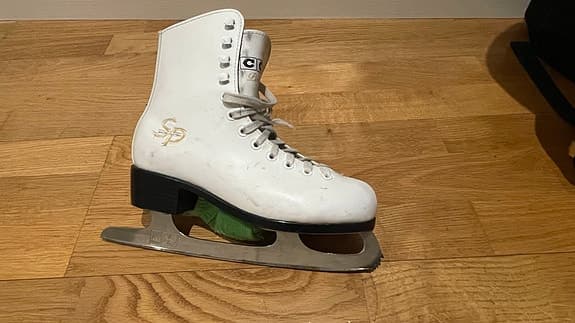 CCM Pirouette skridskor barn storlek 34