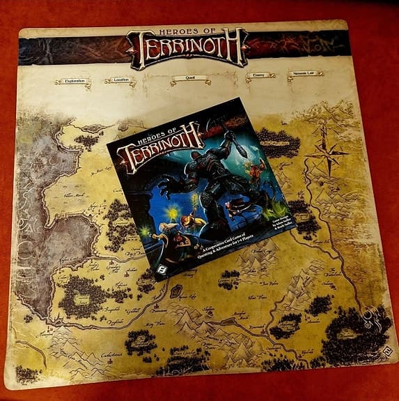 🏰 Heroes of Terrinoth + officiell neoprene spelmatta (OOP) – toppskick, komplett