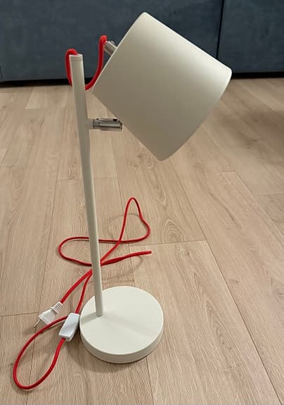 Vit tuff tidlös skrivbordslampa